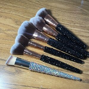 Bundle of 6 bling face brushes